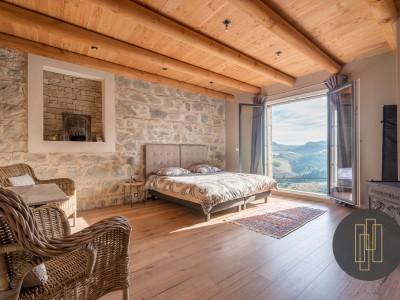MAISON A VENDRE - VAUX EN BEAUJOLAIS - 318 m2 - 698000 €