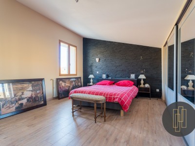 MAISON A VENDRE - VAUX EN BEAUJOLAIS - 318 m2 - 698000 €