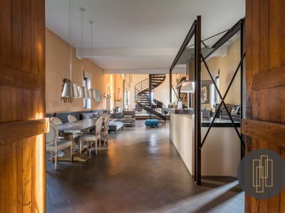 MAISON - VILLEFRANCHE SUR SAONE - 280 m2 - 750000 €