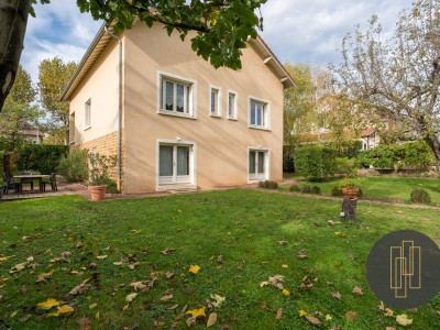 MAISON A VENDRE - VILLEFRANCHE SUR SAONE - 220 m2 - 650000 €