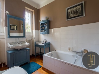 MAISON A VENDRE - VILLEFRANCHE SUR SAONE - 220 m2 - 650000 €