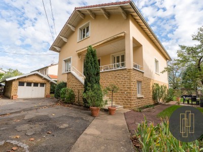 MAISON A VENDRE - VILLEFRANCHE SUR SAONE - 220 m2 - 650000 €
