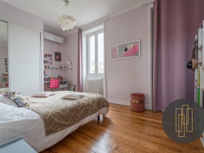 MAISON A VENDRE - VILLEFRANCHE SUR SAONE - 275 m2 - 880000 €