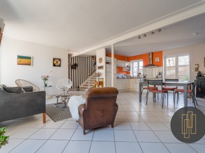 BELLE MAISON DE FAMILLE A VENDRE - VILLEFRANCHE SUR SAONE - 219 m2 - 635000 €