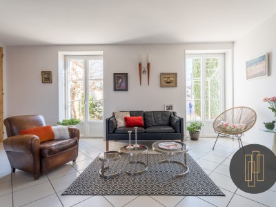 BELLE MAISON DE FAMILLE A VENDRE - VILLEFRANCHE SUR SAONE - 219 m2 - 635000 €