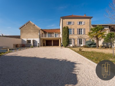 BELLE MAISON DE FAMILLE A VENDRE - VILLEFRANCHE SUR SAONE - 219 m2 - 635000 €