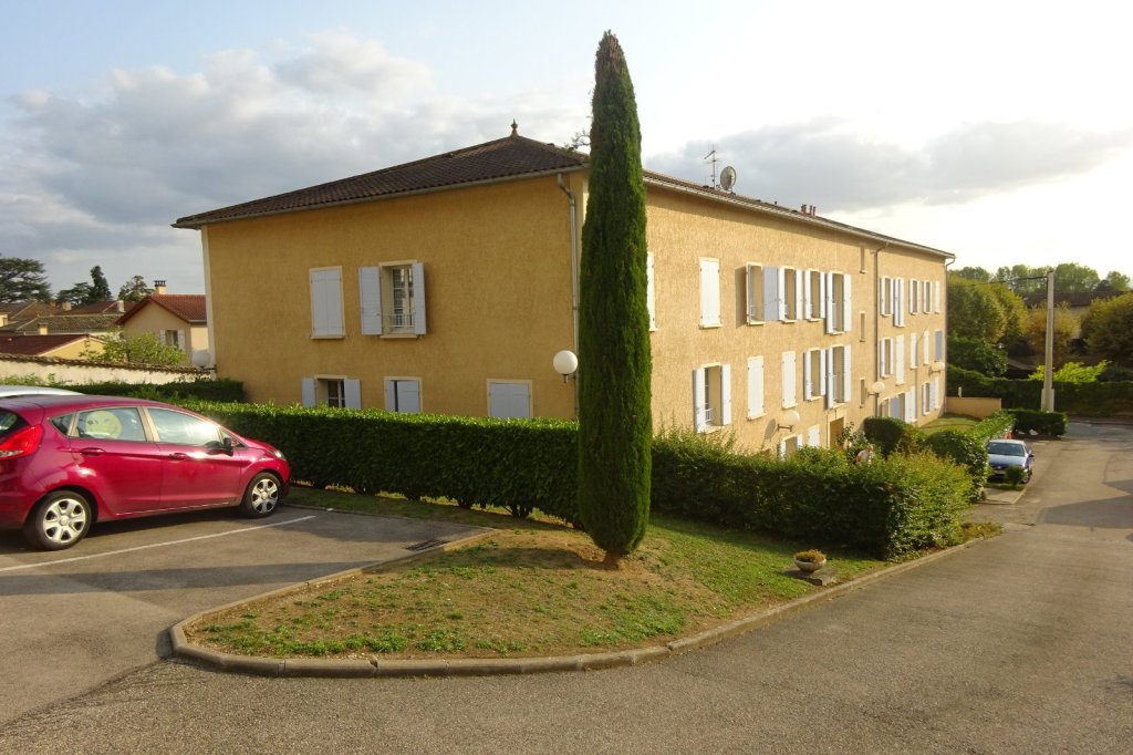 à Louer Appartement F3 à Montmerle Avec Cour Ou Jardin