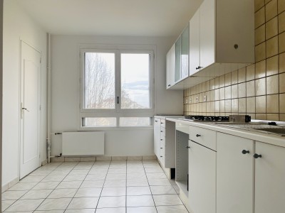 APPARTEMENT T4 A VENDRE - LIMAS - 87,96 m2 - 180000 €