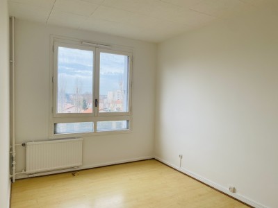 APPARTEMENT T4 A VENDRE - LIMAS - 87,96 m2 - 180000 €