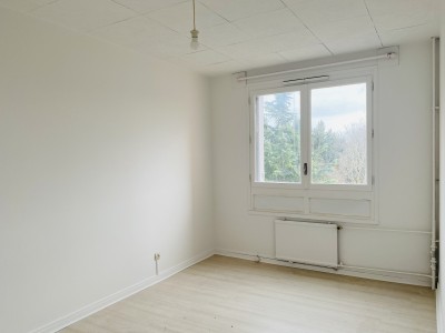 APPARTEMENT T4 A VENDRE - LIMAS - 87,96 m2 - 180000 €