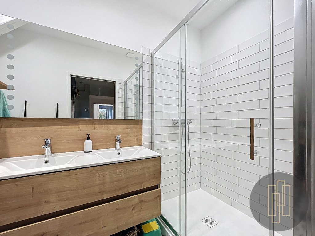 APPARTEMENT T4 A VENDRE - POMMIERS - 114.93 m2 - 469 000 €