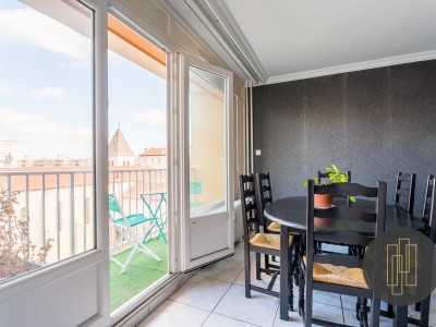 APPARTEMENT T4 A VENDRE - VILLEURBANNE - 81,04 m2 - 319000 €